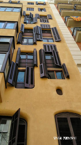 Casa Planells, ventanas calle Sicilia